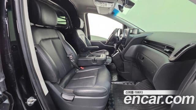 Hyundai Staria 2023 — ფოტო 10/20