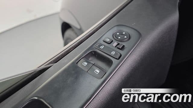 Hyundai Staria 2023 — ფოტო 12/20