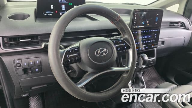 Hyundai Staria 2023 — ფოტო 14/20