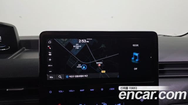 Hyundai Staria 2023 — ფოტო 16/20