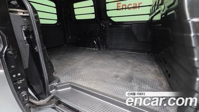 Hyundai Staria 2023 — ფოტო 19/20