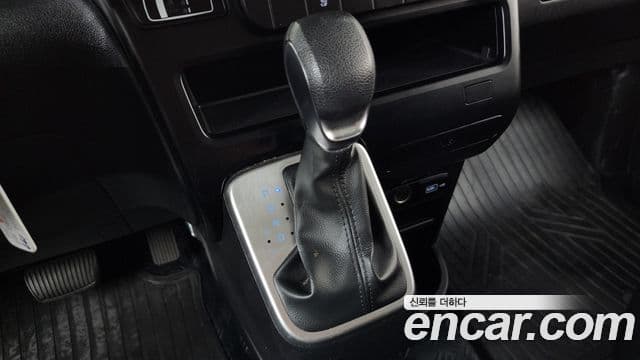 Hyundai Staria 2022 — ფოტო 9/20