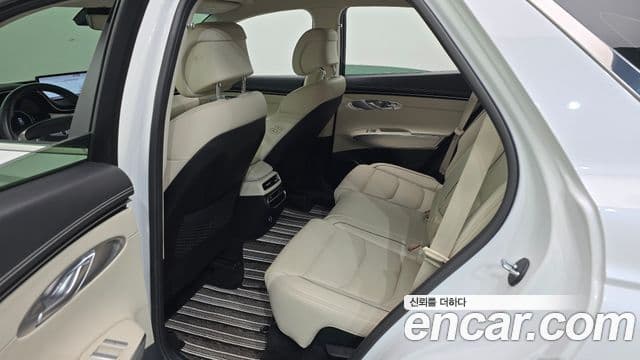 Genesis GV70 2021 — Şəkil 19/20