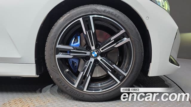 BMW 3 Series 2023 — ფოტო 5/20