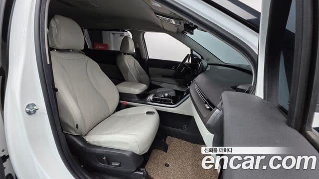 Kia Carnival 2023 — Şəkil 10/20