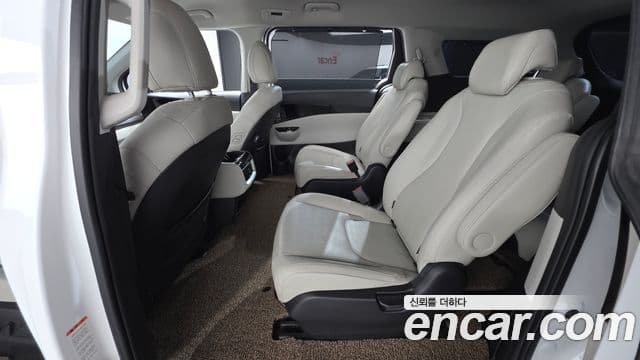 Kia Carnival 2023 — Şəkil 17/20