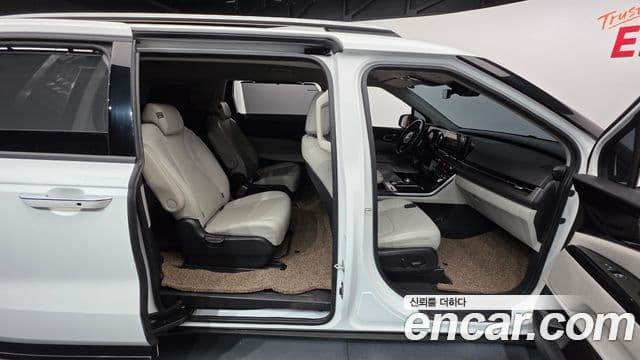 Kia Carnival 2023 — Şəkil 19/20