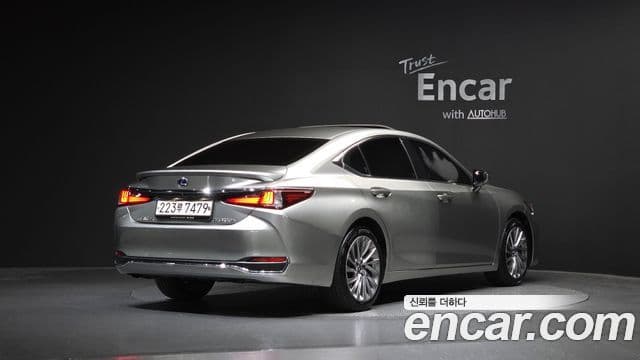 Lexus ES300h 2021 — ფოტო 4/20
