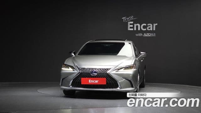 Lexus ES300h 2021 — ფოტო 14/20