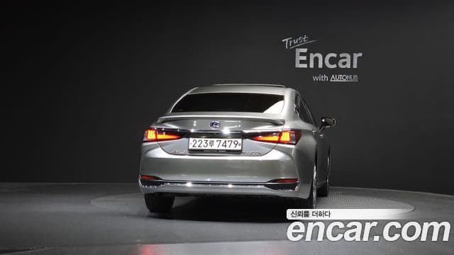 Lexus ES300h 2021 — ფოტო 12/20