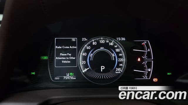 Lexus ES300h 2021 — ფოტო 19/20