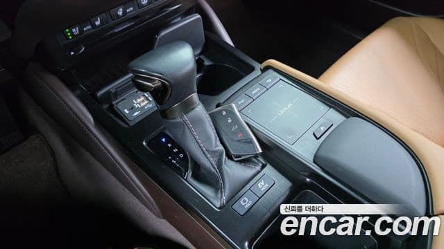 Lexus ES300h 2021 — ფოტო 6/20