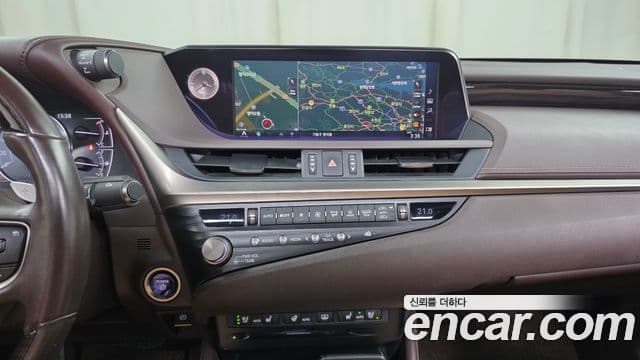 Lexus ES300h 2021 — ფოტო 9/20
