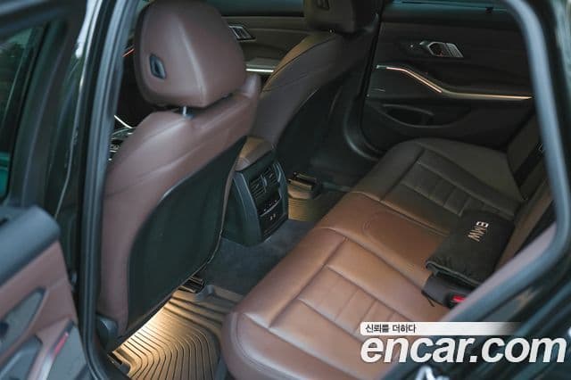 BMW 3 Series 2023 — ფოტო 7/15