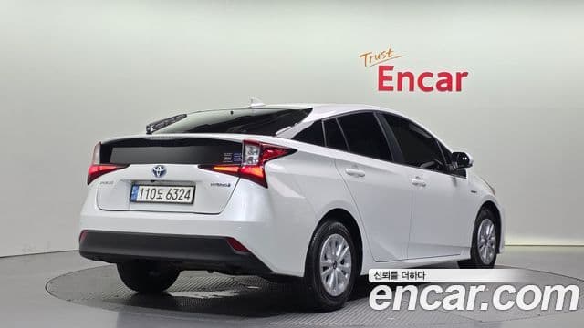 Toyota Prius 2021 — Şəkil 2/20