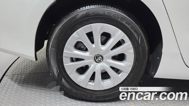 Toyota Prius 2021 — Şəkil 5/20