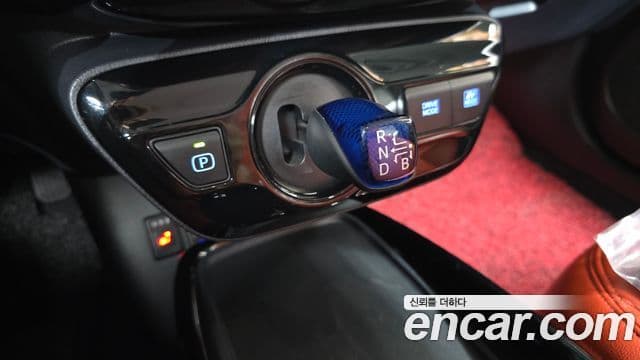 Toyota Prius 2021 — Şəkil 9/20