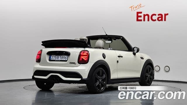 Mini Cooper S Convertible 2022 — Фото 2/20