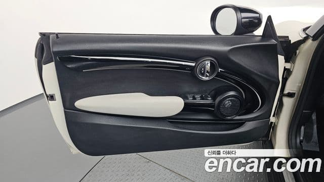 Mini Cooper S Convertible 2022 — Photo 19/31