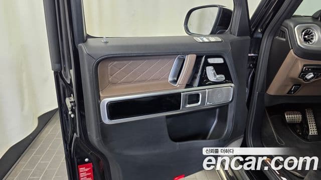 Mercedes-Benz G-Class 2021 — Photo 10/32