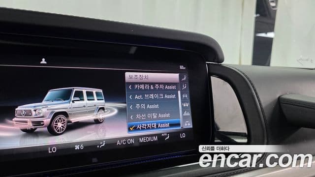 Mercedes-Benz G-Class 2021 — Photo 22/32