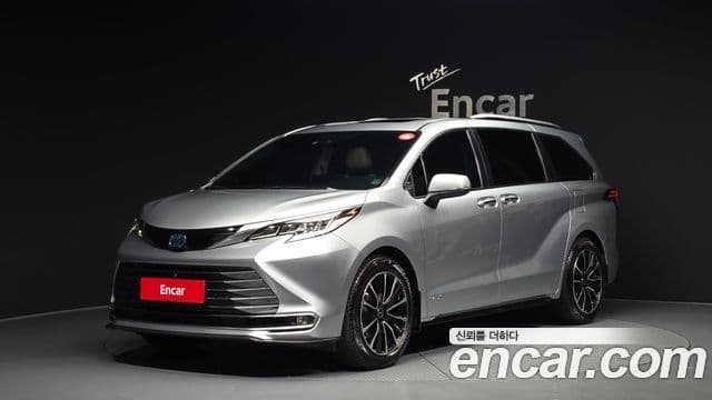 Toyota Sienna 2021 — Фото 1/20