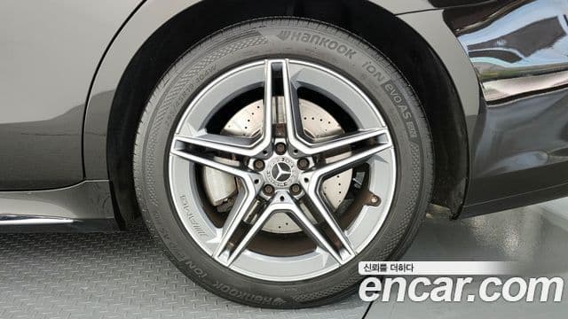Mercedes-Benz S-Class 2023 — Photo 12/30