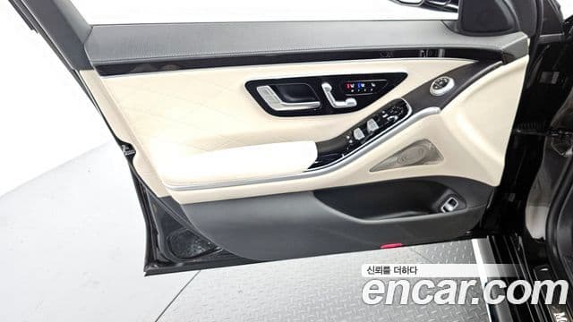 Mercedes-Benz S-Class 2023 — Photo 5/30