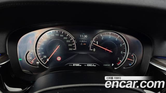 BMW 5 Series 2018 — Şəkil 8/20