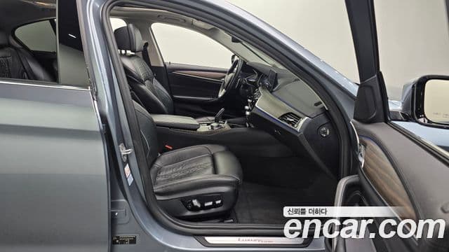 BMW 5 Series 2018 — Şəkil 11/20