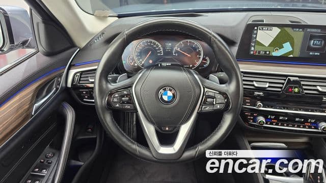 BMW 5 Series 2018 — Şəkil 13/20