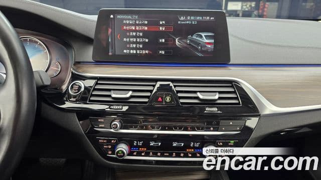 BMW 5 Series 2018 — Şəkil 14/20