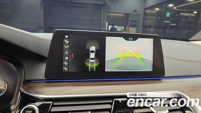BMW 5 Series 2018 — Şəkil 15/20