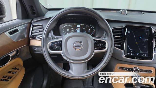 Volvo XC90 2019 — ფოტო 14/20