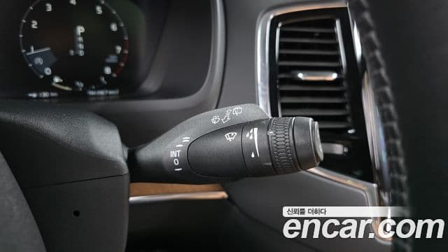 Volvo XC90 2019 — ფოტო 17/20