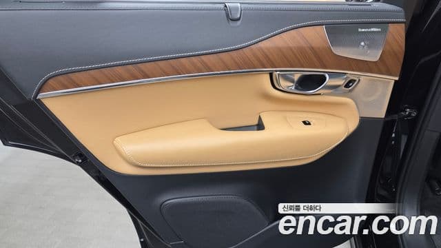 Volvo XC90 2019 — Photo 3/32