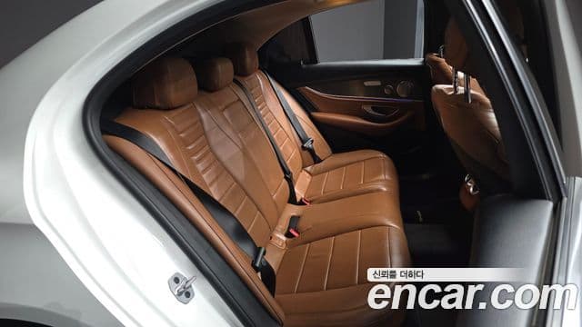 Mercedes-Benz E-Class 2019 — Şəkil 12/20