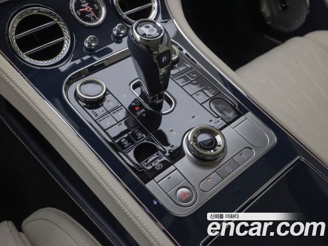 Bentley Continental GT 2025 — Şəkil 15/19