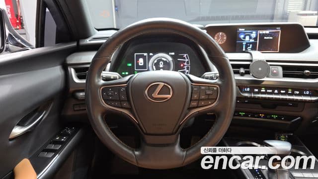 Lexus UX250h 2021 — ფოტო 12/20