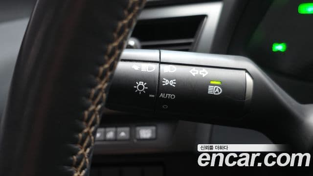 Lexus UX250h 2021 — ფოტო 15/20