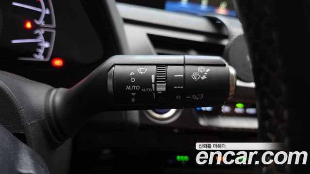 Lexus UX250h 2021 — ფოტო 16/20