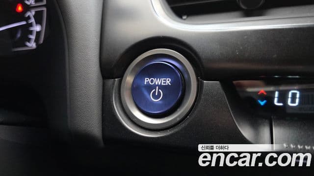 Lexus UX250h 2021 — ფოტო 17/20