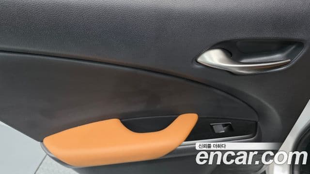 Lexus UX250h 2021 — Photo 17/30