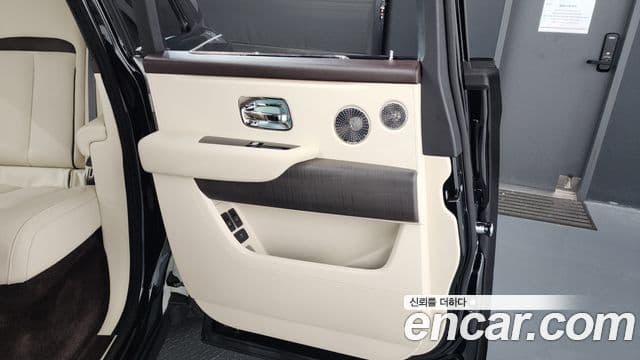 Rolls-Royce Cullinan 2019 — ფოტო 15/35