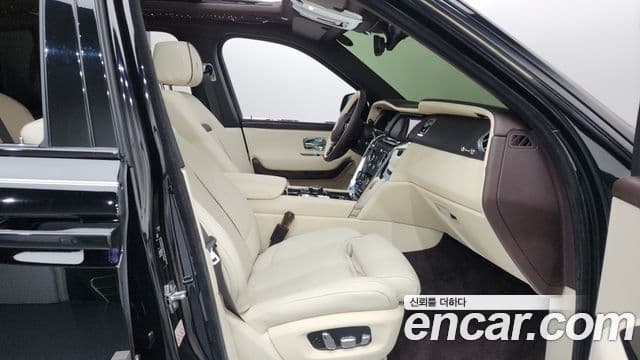 Rolls-Royce Cullinan 2019 — ფოტო 9/35