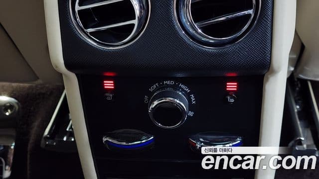 Rolls-Royce Cullinan 2019 — ფოტო 22/35