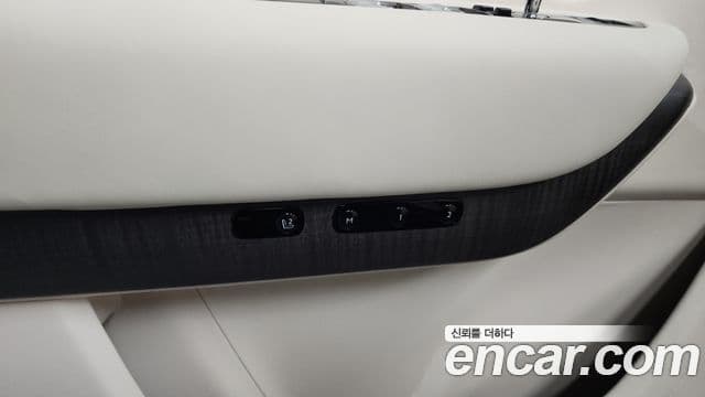 Rolls-Royce Cullinan 2019 — ფოტო 29/35