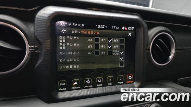 Jeep Wrangler 2021 — Фото 16/20