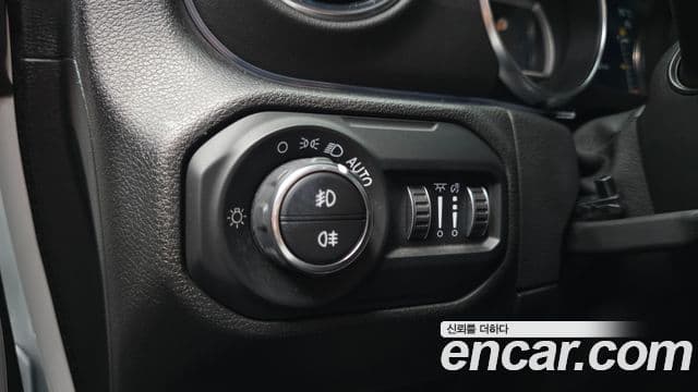 Jeep Wrangler 2021 — Фото 19/20
