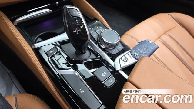 BMW 5 Series 2019 — Şəkil 9/20